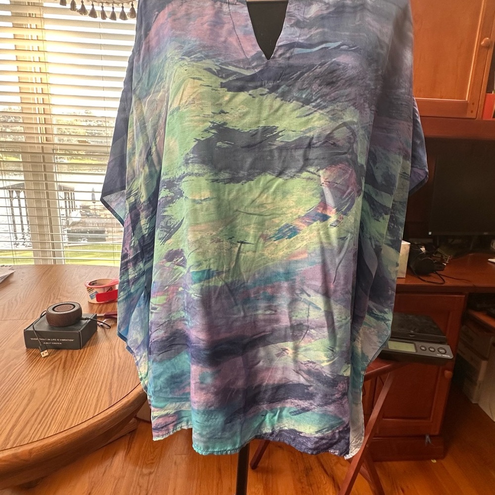 Chico's L/XL Melted Sunset Erin Poncho, Sewn Down Sides, very Flowy